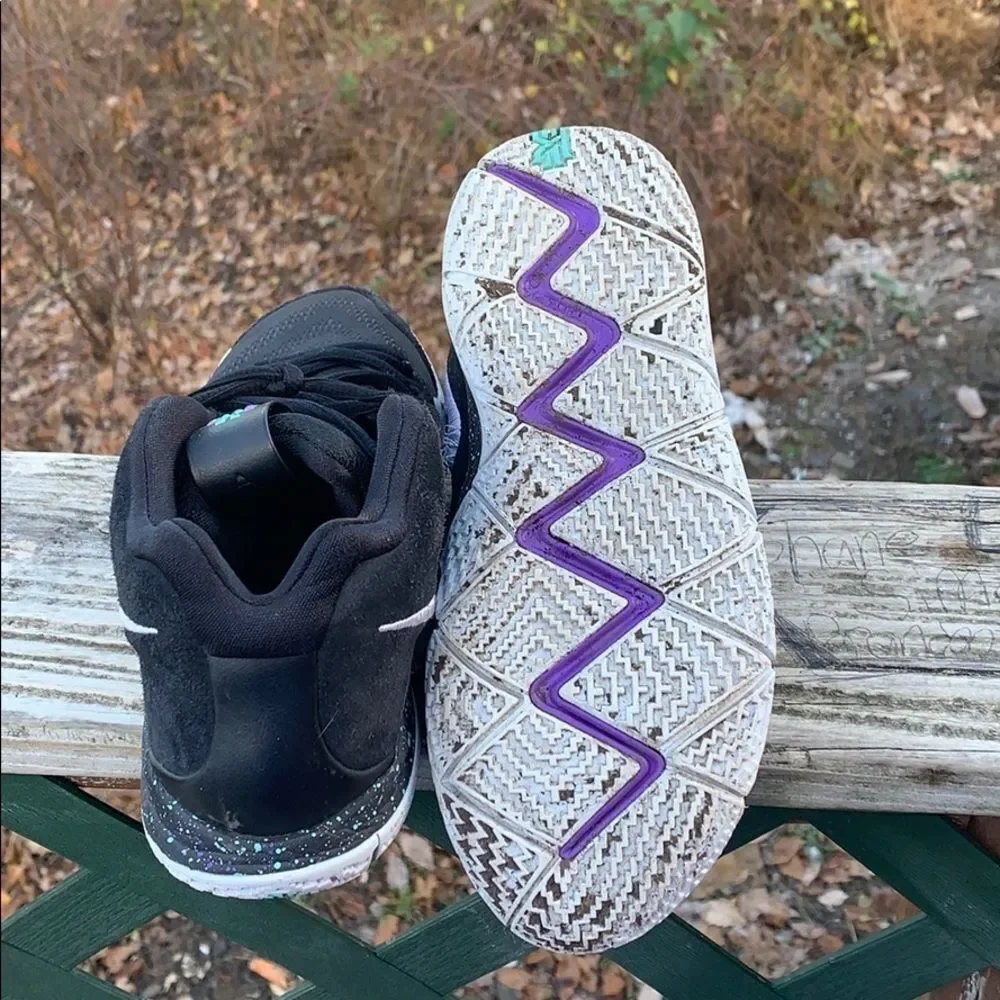 Nike Kyrie 4 GS Sneakers Sz 5Y
